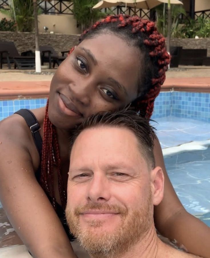 Casal apaixonado que se conheceu no canal